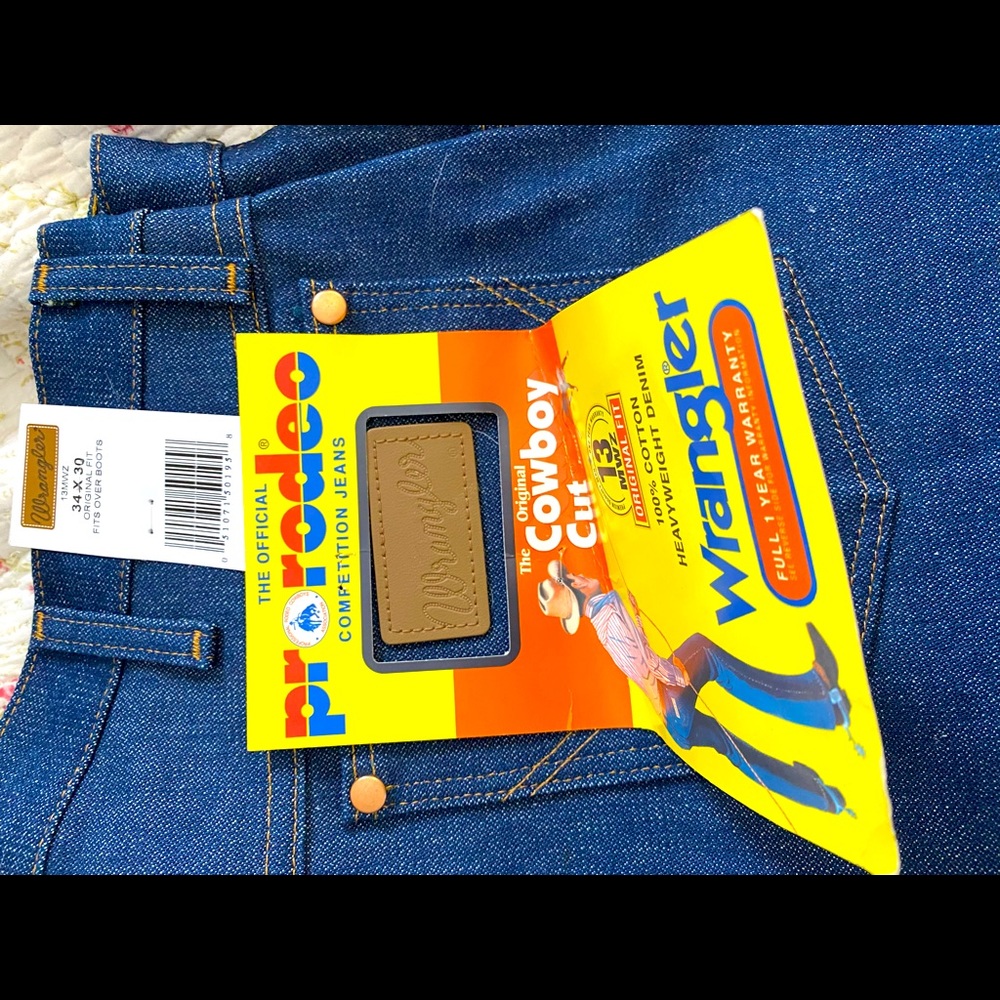 NWT: Wranglers 34x30 original fit cowboy cut jeans.